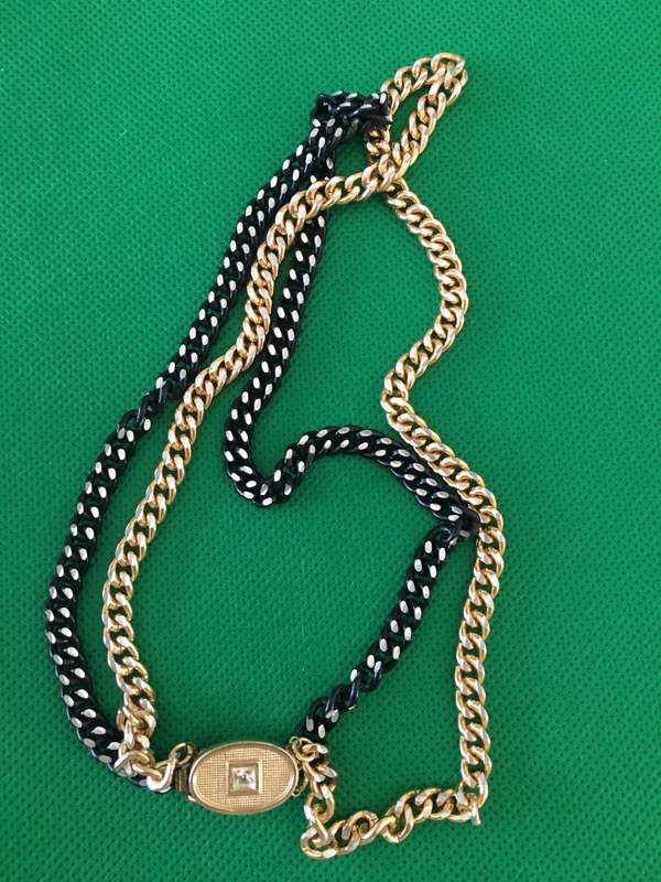 VINTAGE NECKLACE WITH STONE