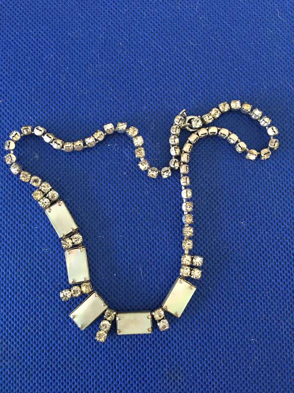 VINTAGE NECKLACE  WITH STONES