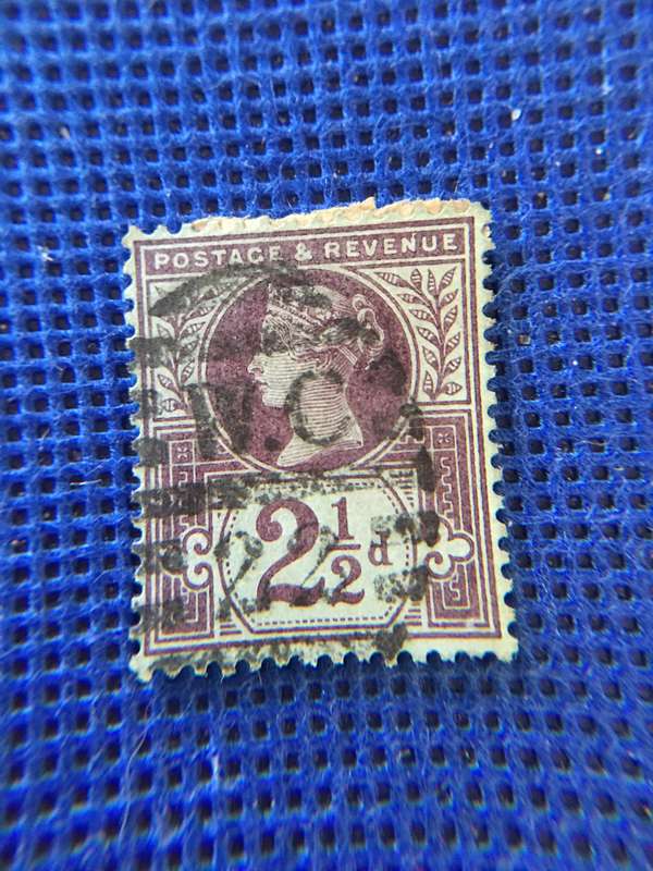 GREAT BRITAIN QUEEN VICTORIA  USED 2 1/2D  POSTAGE STAMP