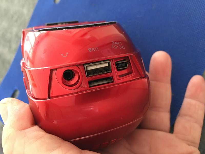 IRON MAN MASK DC-5V LINE USB  SPEAKER - HAVENT TESTED IT