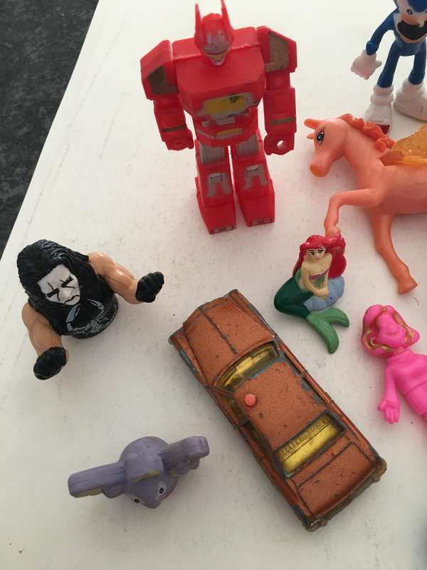 LOT OF SMALL FIGURES AND TOYS - 27 PIECES