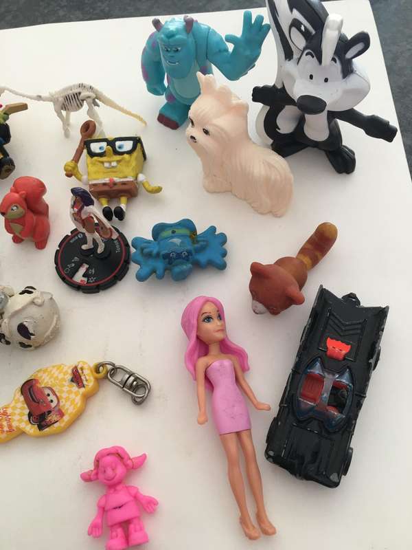 LOT OF SMALL FIGURES AND TOYS - 27 PIECES