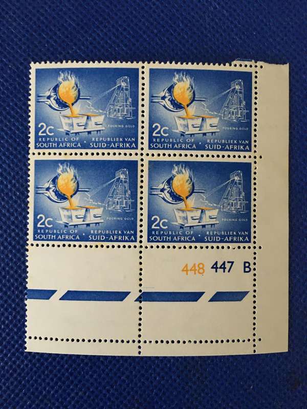 SOUTH AFRICA MINT BLOCK OF 2c POURING GOLD STAMPS