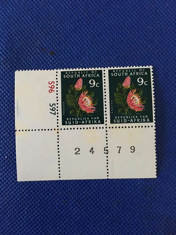 SOUTH AFRICA  MINT PAIR OF PROTEA STAMPS  9c