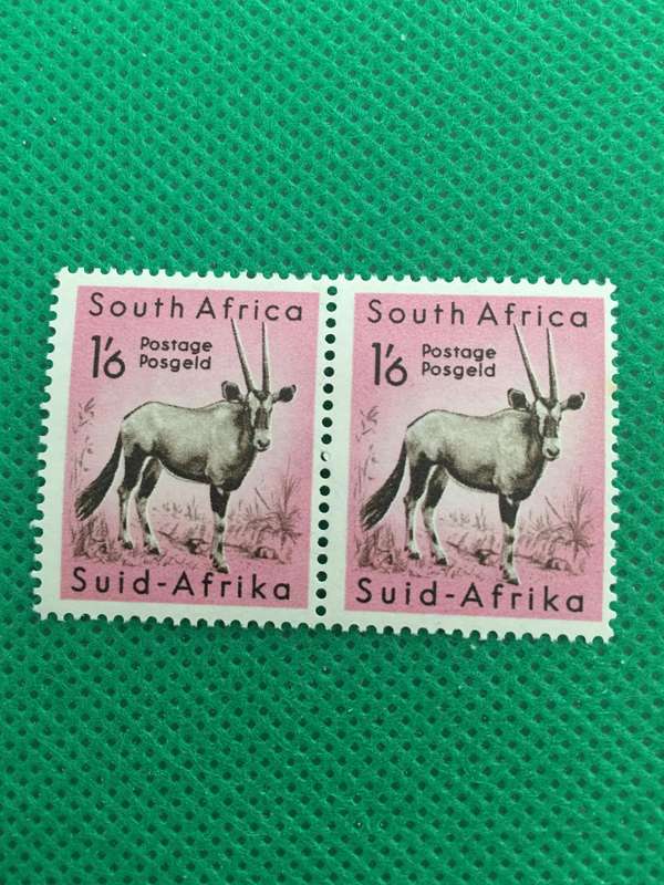 SOUTH AFRICA MINT PAIR OF GEMSBOK  STAMPS