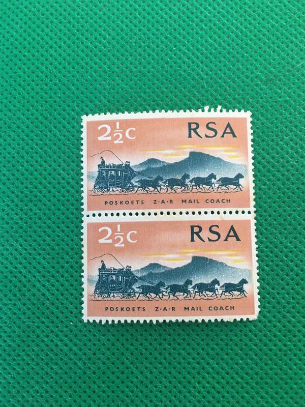 SOUTH AFRICA MINT PAIR OF MAIL COACH STAMPS