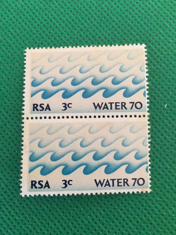 SOUTH AFRICA MINT PAIR OF STAMPS
