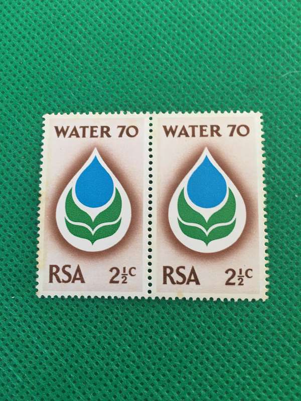SOUTH AFRICA MINT PAIR OF WATER STAMPS