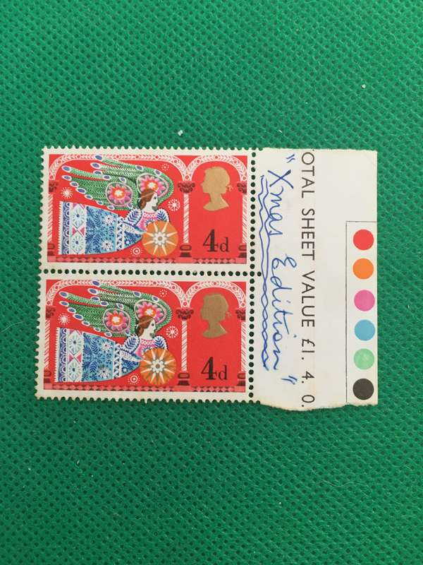 GREAT BRITAIN MINT PAIR OF CHRISTMAS STAMPS