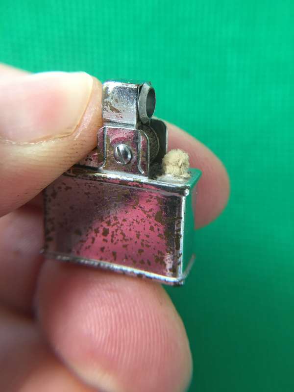 VINTAGE MINI KEY CHAIN LIGHTER  SIZE OF 50c COIN