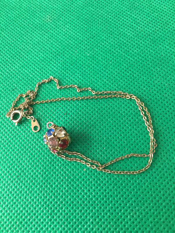 VINTAGE NECKLACE WITH STONES