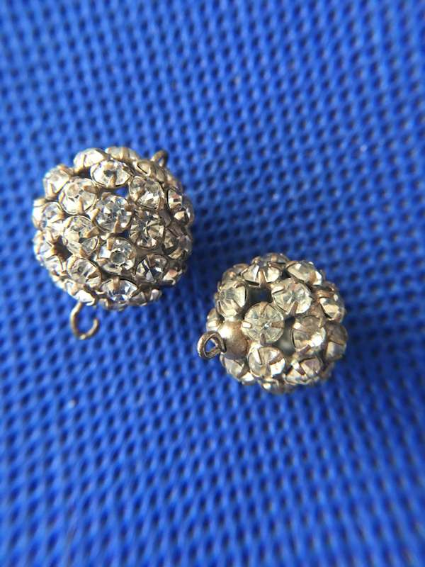 VINTAGE NECKLACE PENDANTS