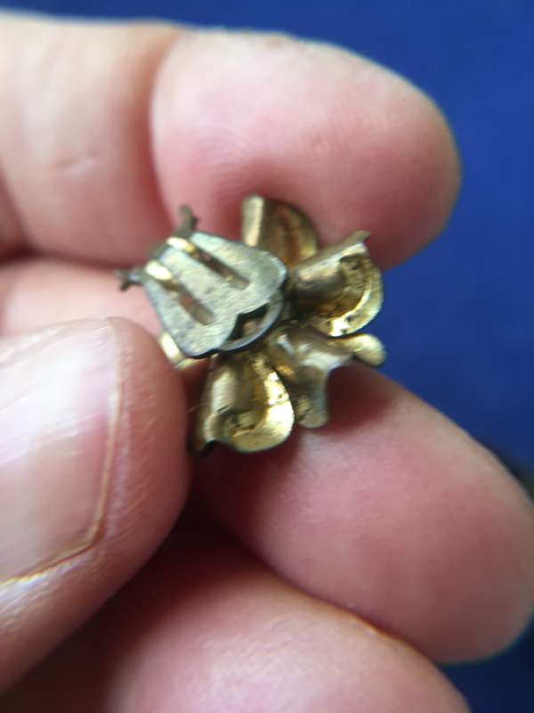 VINTAGE FLOWER EARRINGS  CLIP ON