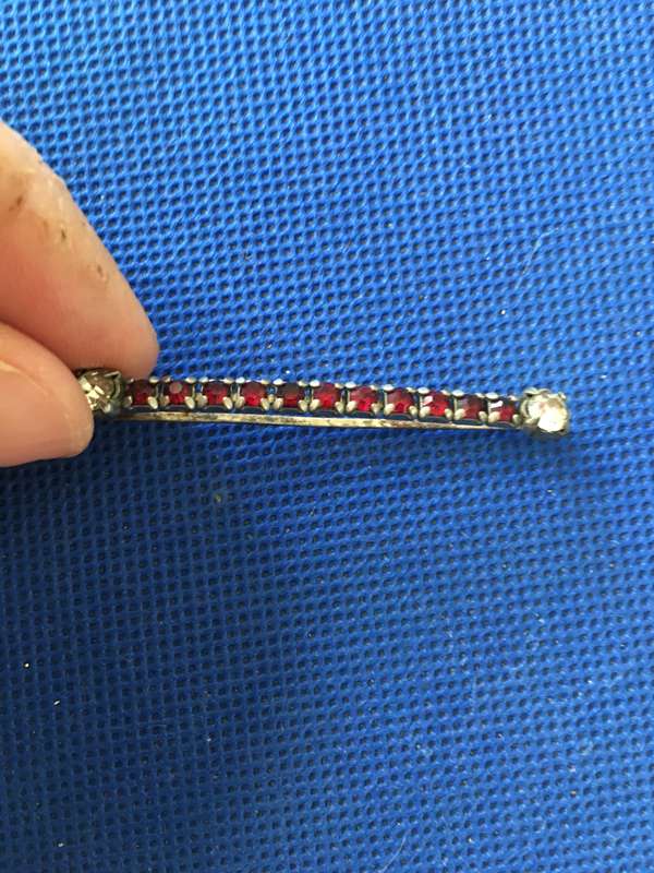 VINTAGE TIE PIN WITH STONES