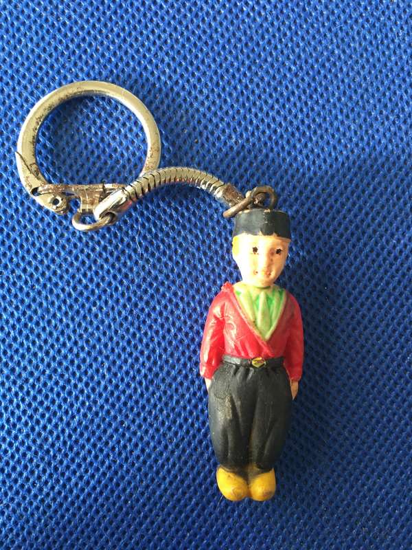 VINTAGE DUTCH BOY KEY RING