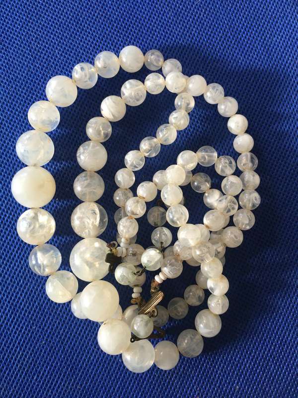 LOVELY VINTAGE NECKLACE