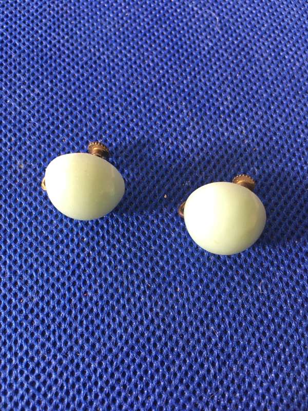 VINTAGE SCREW ON EARRINGS