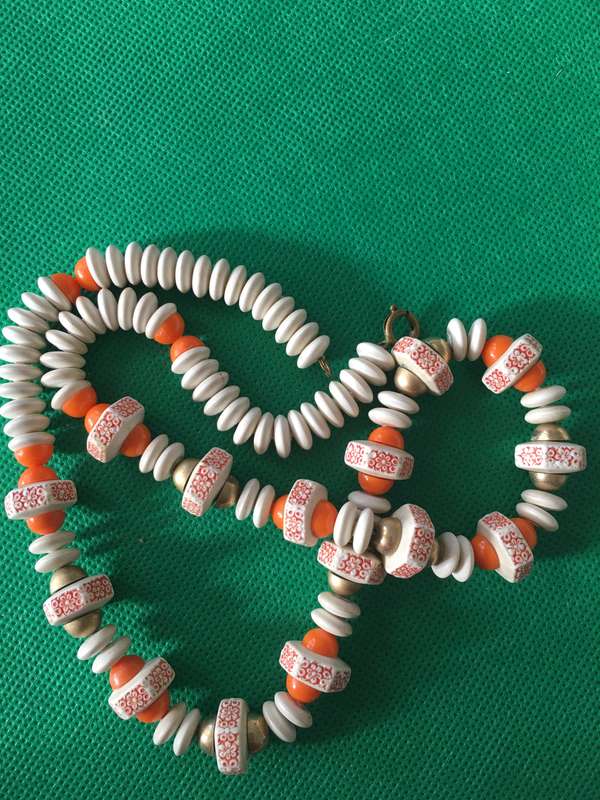 LOVELY VINTAGE NECKLACE