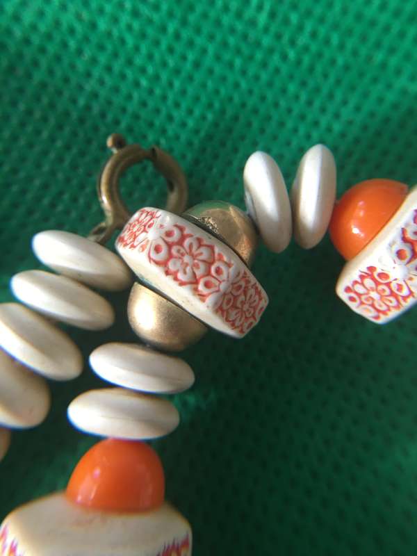 LOVELY VINTAGE NECKLACE