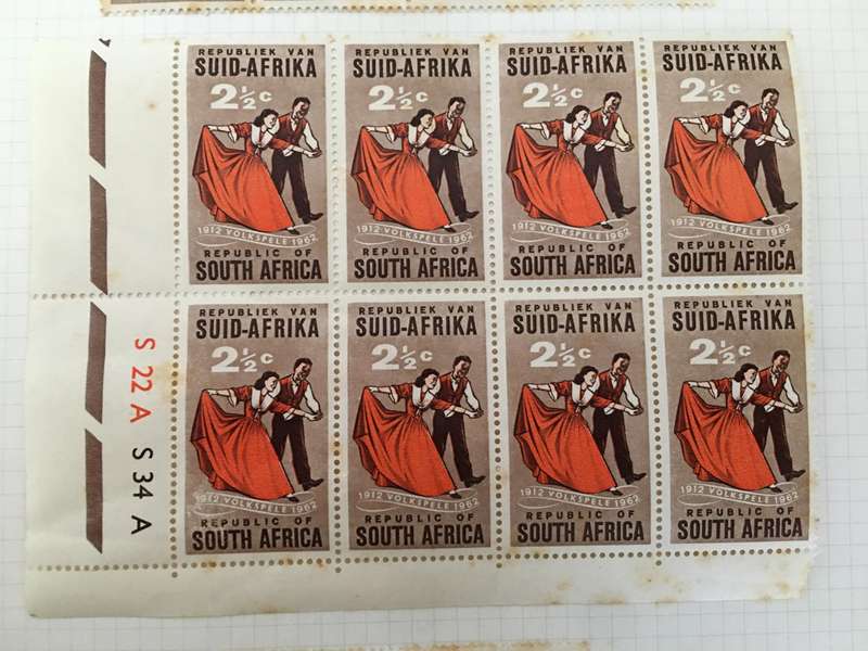 SOUTH AFRICA BLOCK OF 8 VOLKSPELE STAMPS 1962