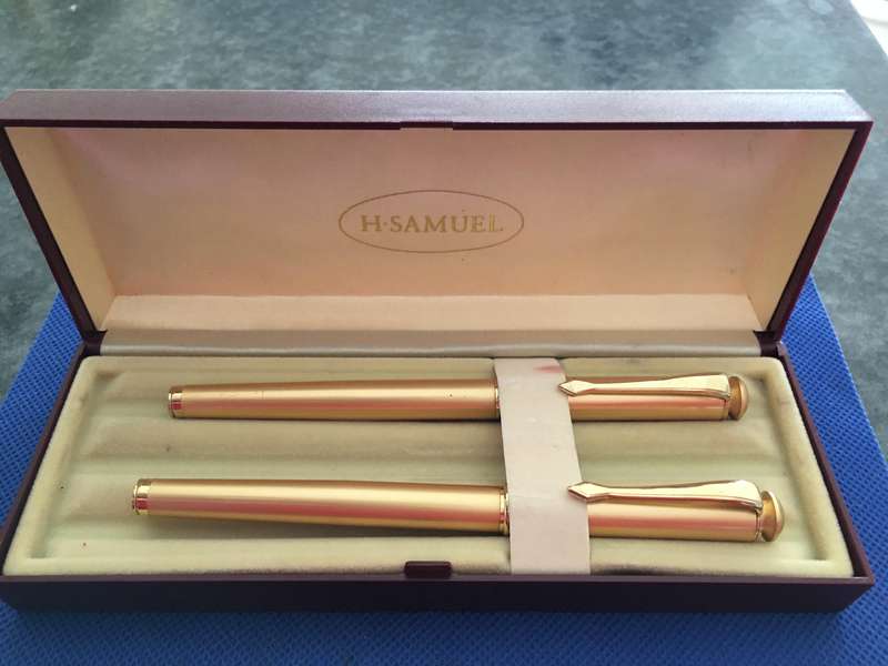 VINTAGE PEN SET BALL POINT AND FOUNTAIN PEN IN CASE