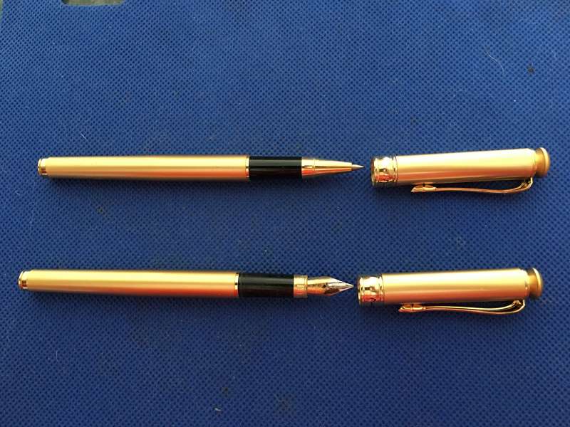 VINTAGE PEN SET BALL POINT AND FOUNTAIN PEN IN CASE