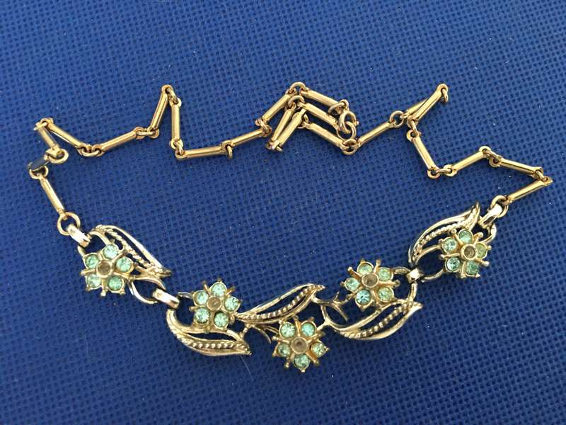 VINTAGE NECKLACE WITH STONES MAKERS NAME BRAND ON REAR