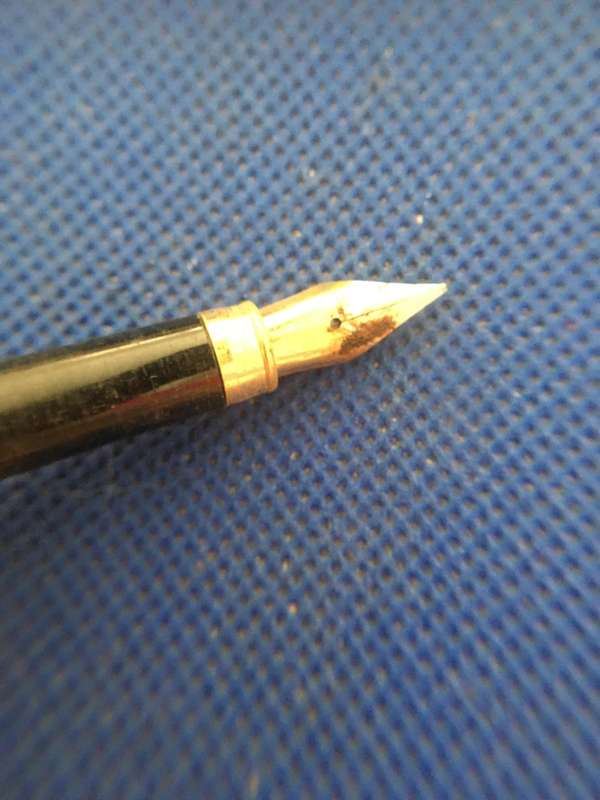 VINTAGE PEN SET BALL POINT AND FOUNTAIN PEN IN CASE