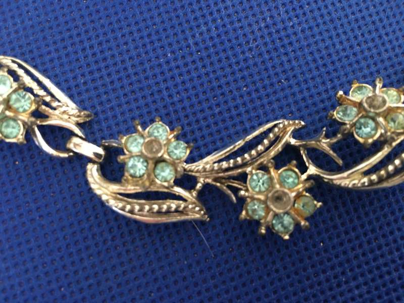 VINTAGE NECKLACE WITH STONES MAKERS NAME BRAND ON REAR