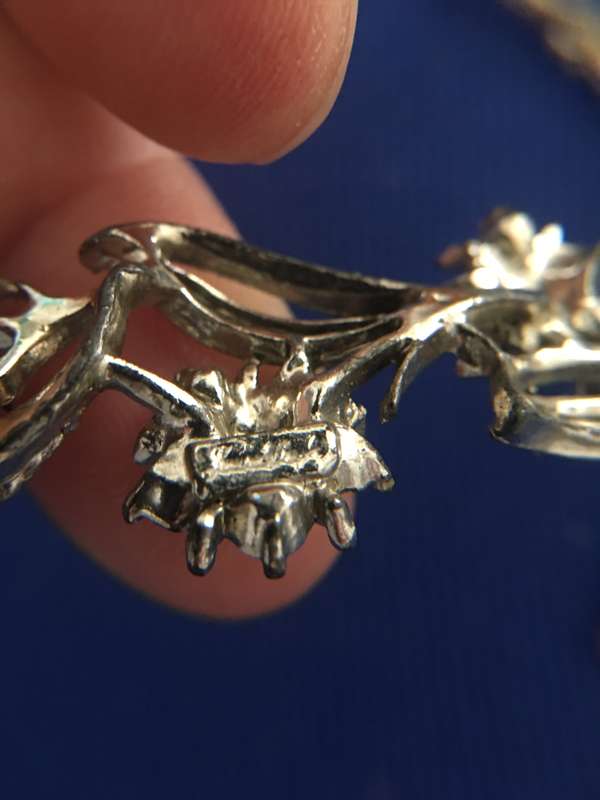 VINTAGE NECKLACE WITH STONES MAKERS NAME BRAND ON REAR