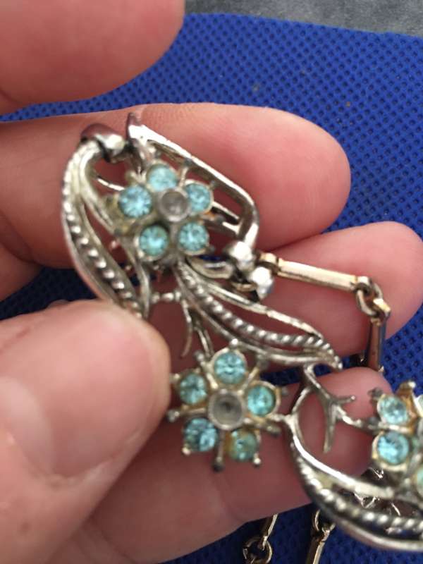 VINTAGE NECKLACE WITH STONES MAKERS NAME BRAND ON REAR