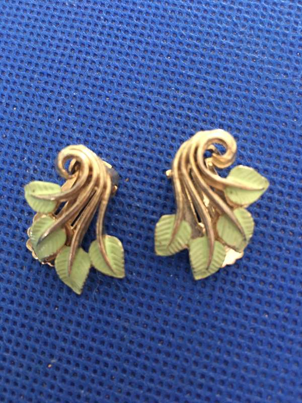 LOVELY VINTAGE LEAF EARRINGS