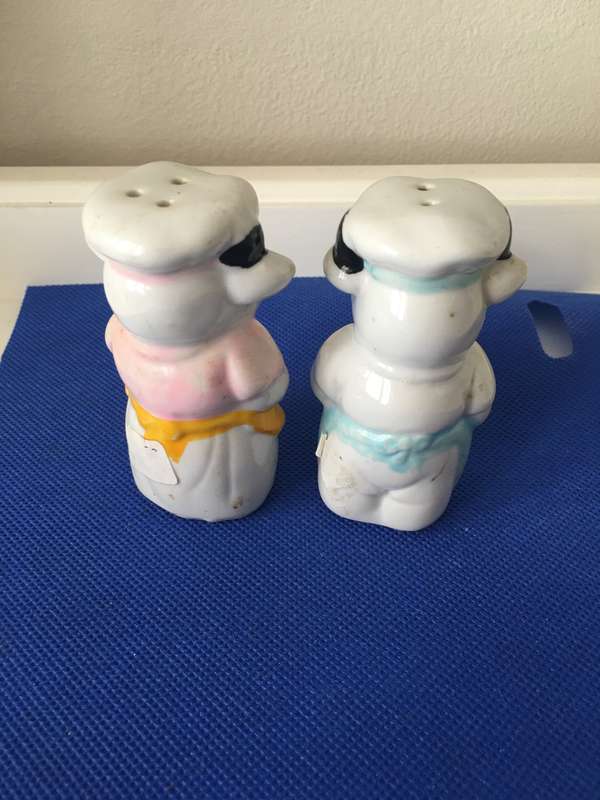VINTAGE COW SALT AND PEPPER SHAKER CERAMIC