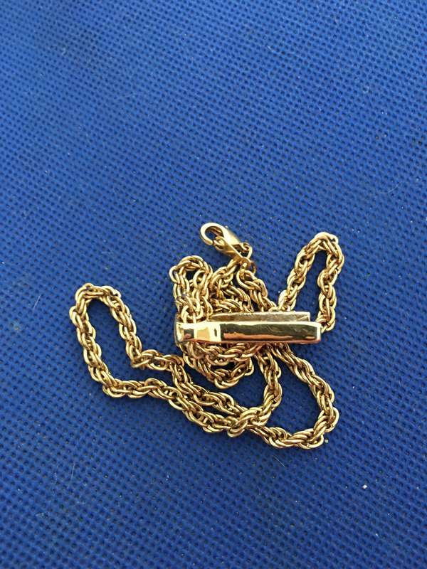 GOLD CHAIN WITH PENDANT