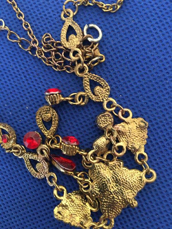 LOVELY VINTAGE NECKLACE WITH STONES