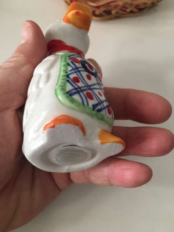 LOVELY VINTAGE CERAMIC OR PORCELAIN DUCK SALT AND PEPPER SHAKERS