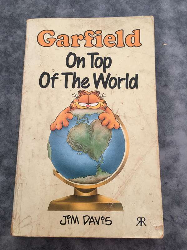 PAPER BACK - GARFIELD  ON TOP OF THE WORLD - 1989