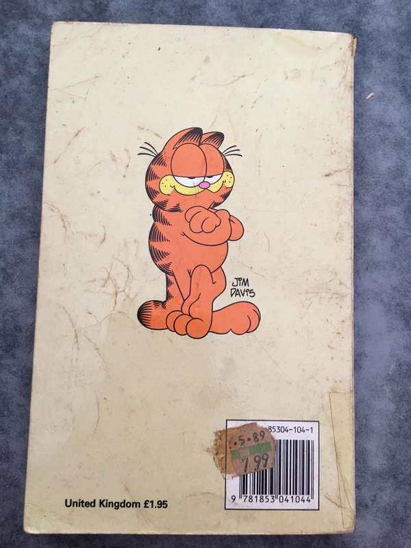 PAPER BACK - GARFIELD  ON TOP OF THE WORLD - 1989
