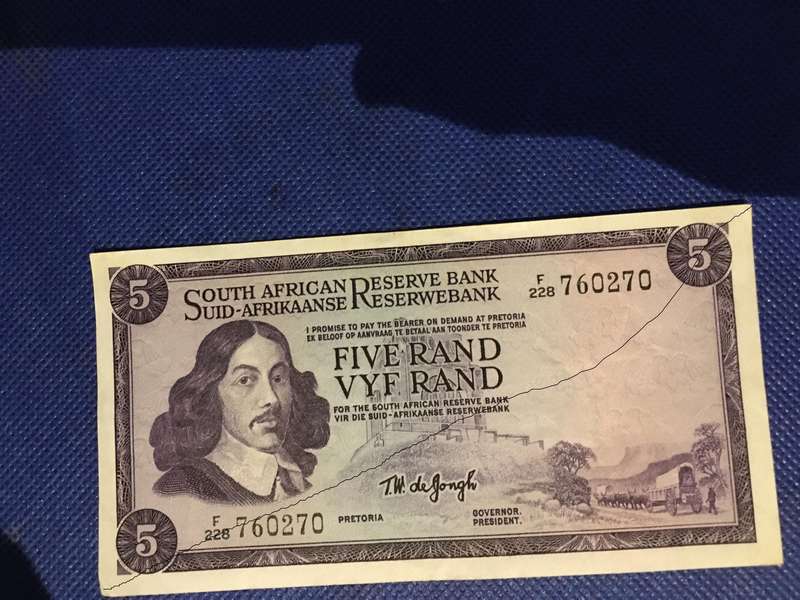 SOUTH AFRICA  - R5 BANK NOTE TW DE JONGH SEREAL NUMBER 760270 SPRINGBOK WATER MARK