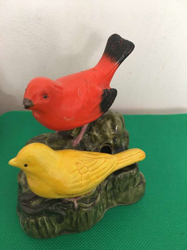 VINTAGE  CERAMIC TWO FINCHES  ONE MENDED - MADE IN JAPAN