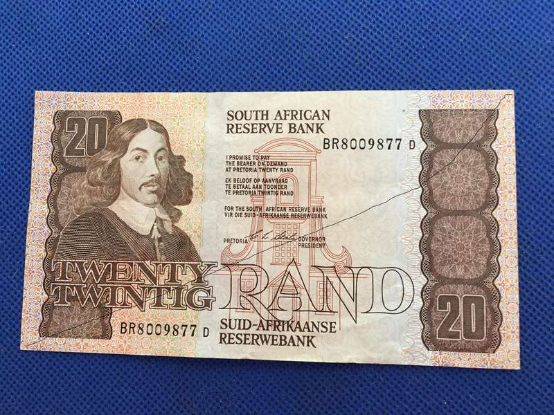 SOUTH AFRICA TWENTY RAND BANK NOTE - SERIAL NUMBER BR 8009877