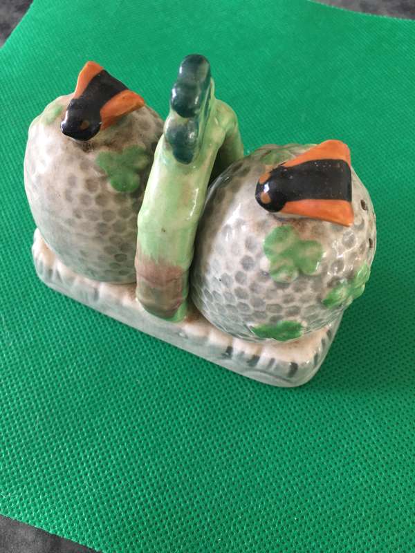 VINTAGE JAPAN SALT AND PEPPER BEE HIVE AND CLOVER SHAKERS