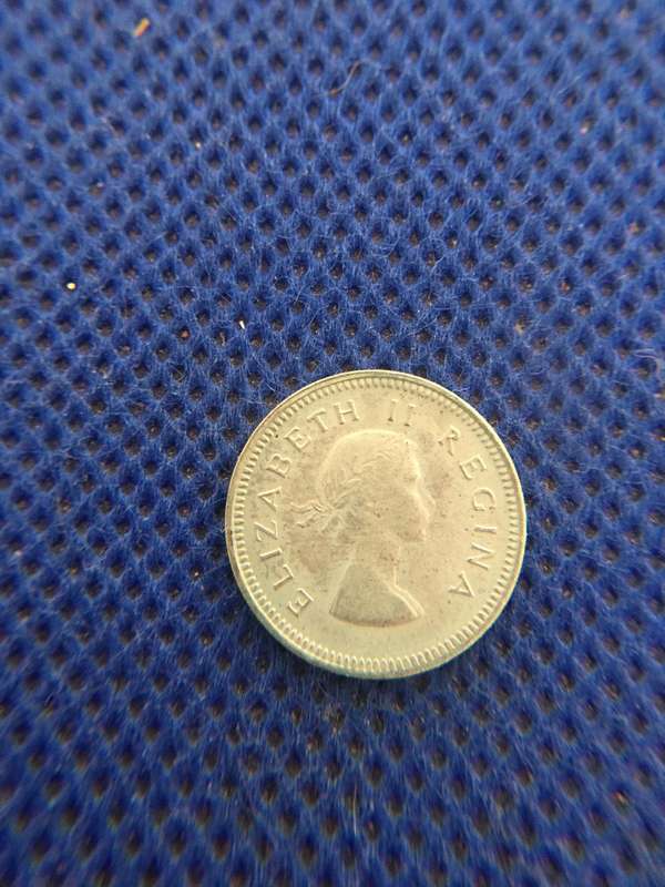 SOUTH AFRICA 3 PENCE - 1960