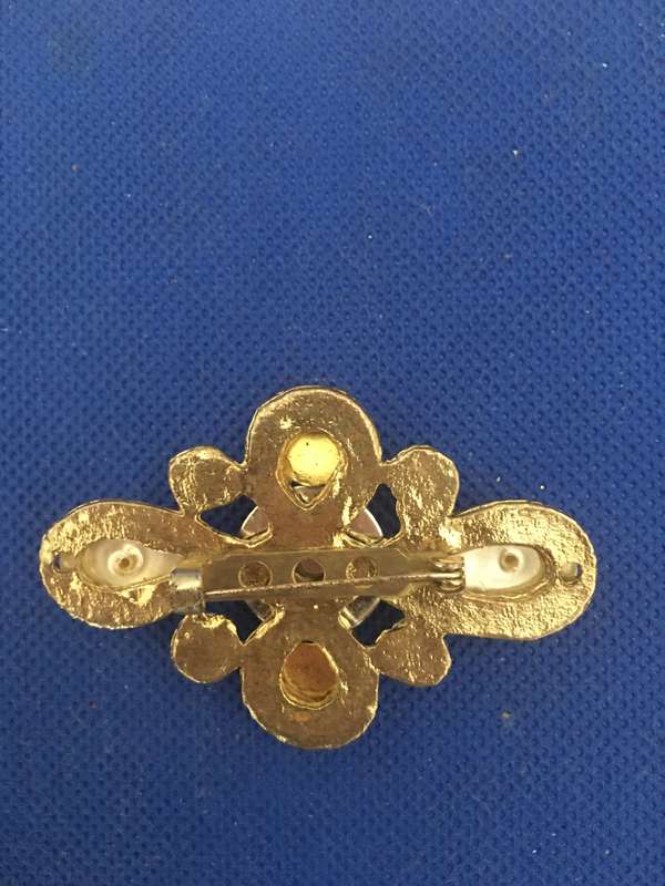 VINTAGE BROOCH WITH STONES
