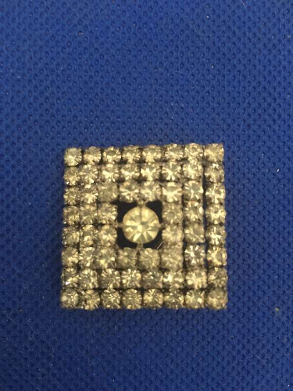 VINTAGE BROOCH WITH STONES