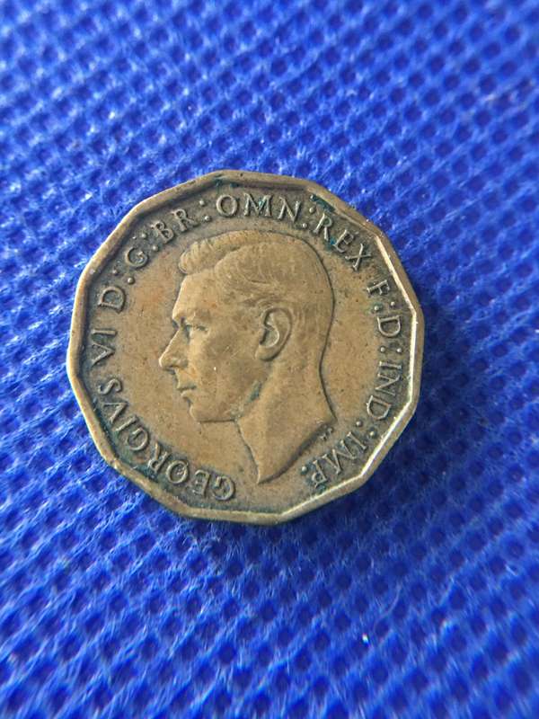 GREAT BRITAIN 1943 THREE PENCE COIN