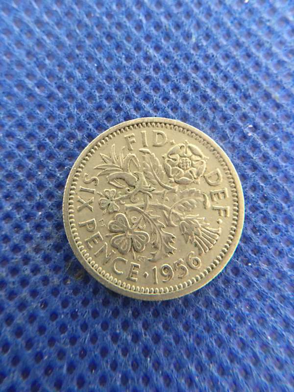 GREAT  BRITAIN 6 PENCE COIN - 1956
