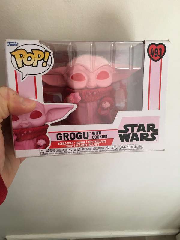 LOVELY FUNKO POP  BOBBLE HEAD - PINK YODA STAR WARS  IN ORIGINAL BOX