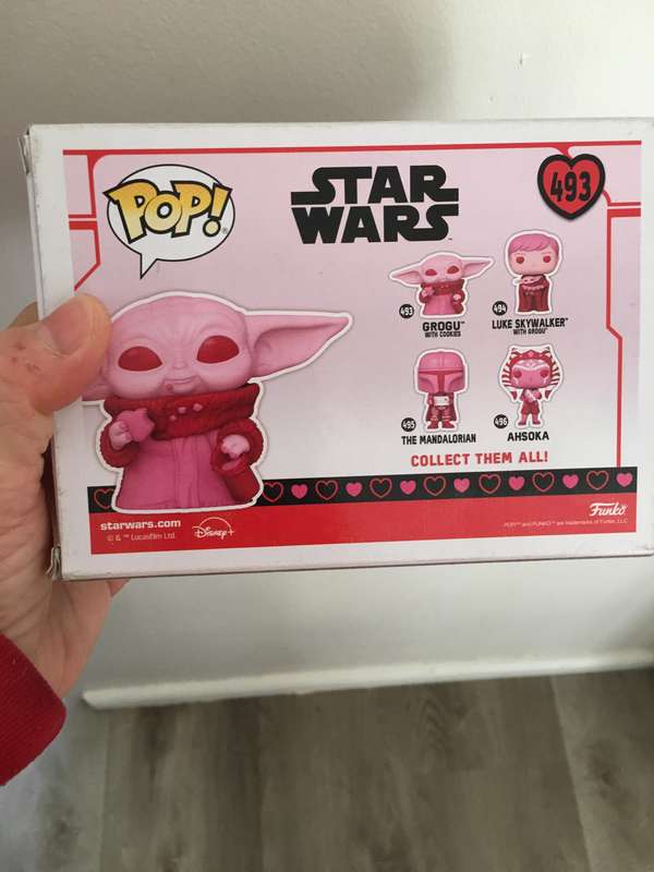 LOVELY FUNKO POP  BOBBLE HEAD - PINK YODA STAR WARS  IN ORIGINAL BOX