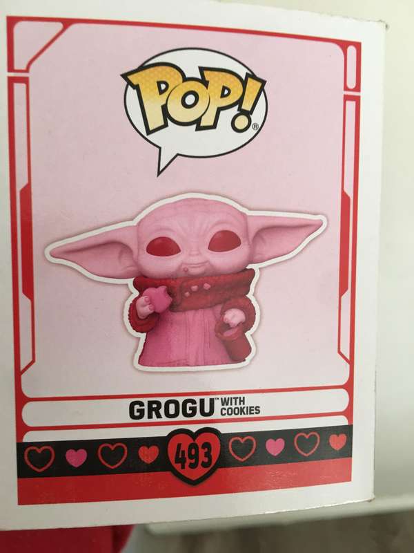 LOVELY FUNKO POP  BOBBLE HEAD - PINK YODA STAR WARS  IN ORIGINAL BOX